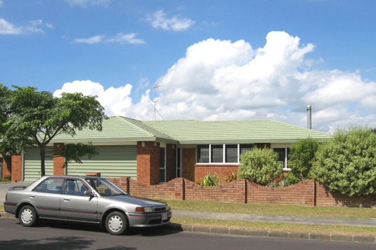 Photo of property in 5 Vermeer Place, West Harbour, Auckland, 0618