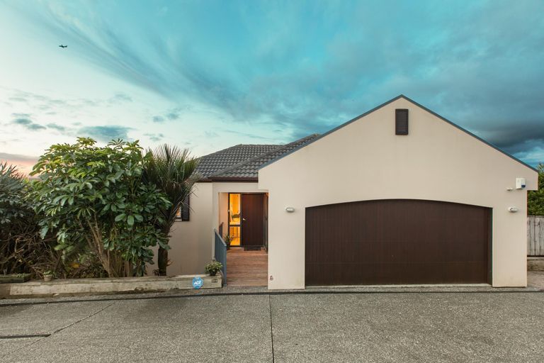 Photo of property in 132 Redoubt Road, Goodwood Heights, Auckland, 2105