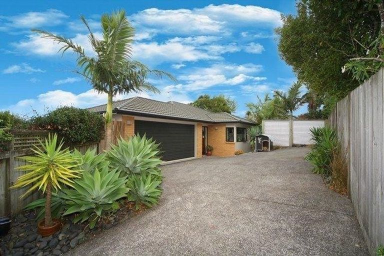 Photo of property in 14 Varlene Terrace, Forrest Hill, Auckland, 0620