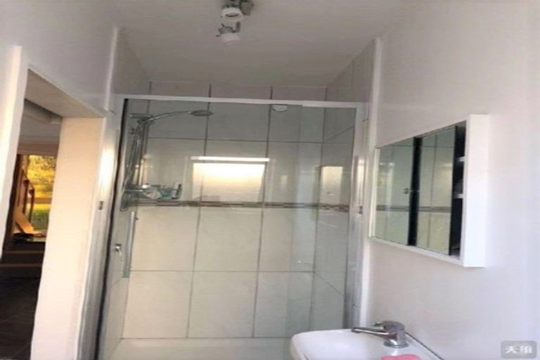 Photo of property in 21 Chatswood Grove, Chatswood, Auckland, 0626