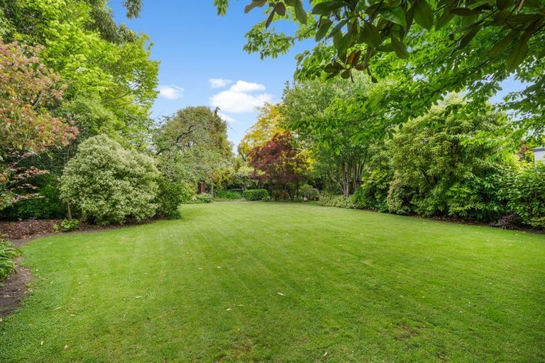 Photo of property in 16 Felstead Place, Avonhead, Christchurch, 8042