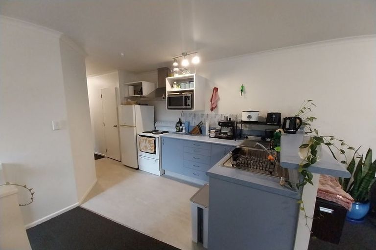 Photo of property in 64a Newlands Road, Newlands, Wellington, 6037