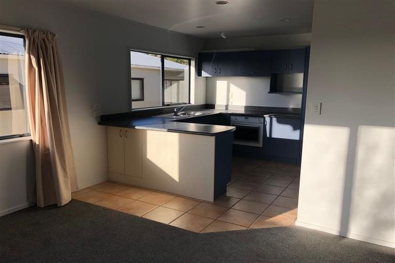 Photo of property in 11 Felicity Place, Unsworth Heights, Auckland, 0632