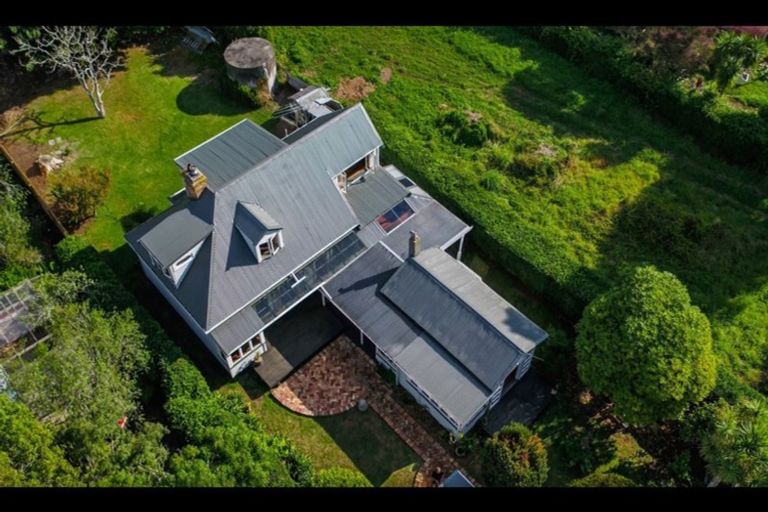 Photo of property in 41 Taupaki Road, Taupaki, Henderson, 0782