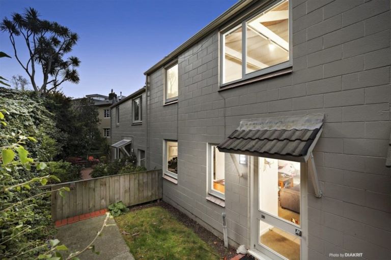 Photo of property in 28 Cottleville Terrace, Thorndon, Wellington, 6011