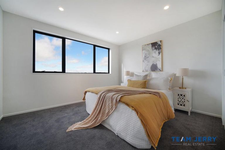 Photo of property in 1 Korowhiti Road, Clarks Beach, 2122