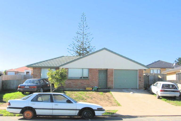 Photo of property in 70 Glenveagh Park Drive, Weymouth, Auckland, 2103