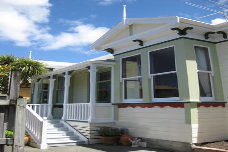 Photo of property in 44 Derwent Street, Island Bay, Wellington, 6023