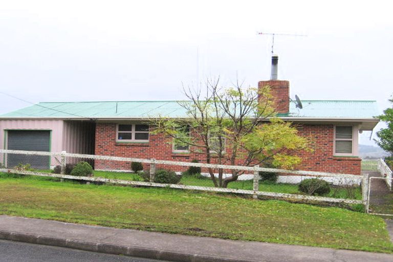 Photo of property in 39 Makiri Street, Helensville, 0800