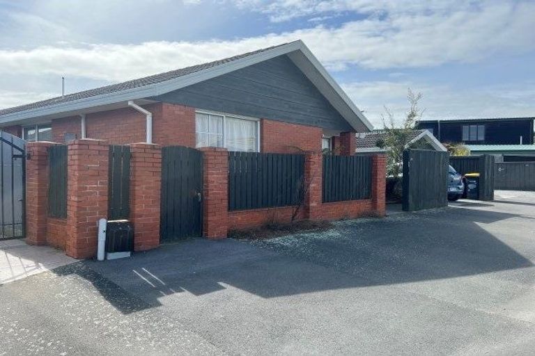 Photo of property in 1/28 Sawtell Place, Northcote, Christchurch, 8052