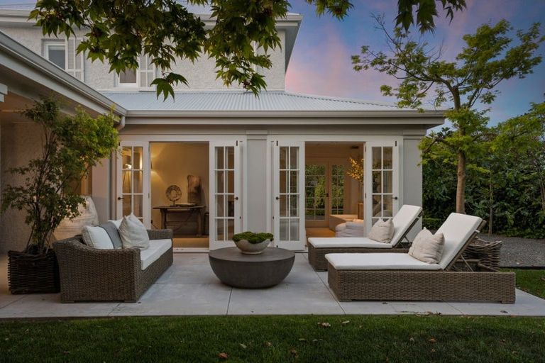 Photo of property in 98 Te Mata Road, Havelock North, 4130