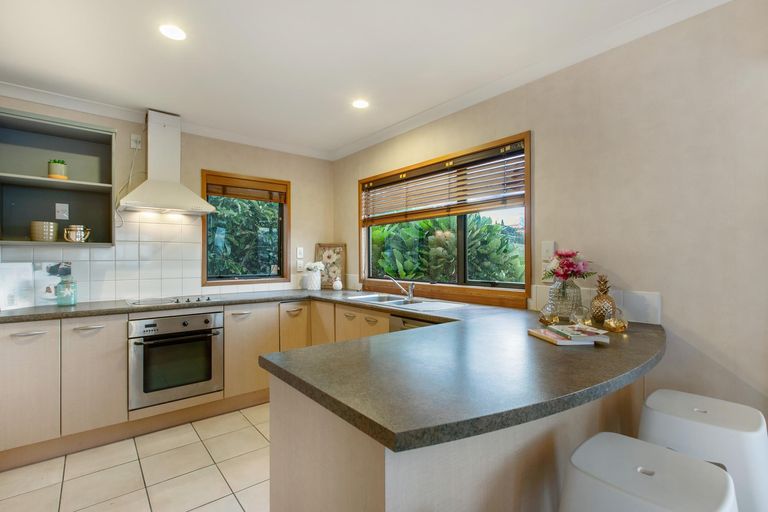 Photo of property in 132 Redoubt Road, Goodwood Heights, Auckland, 2105