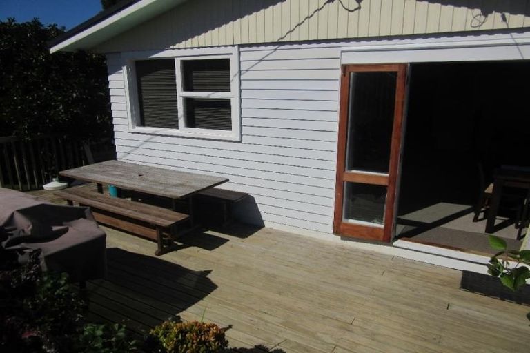 Photo of property in 1/28 Merton Avenue, Glenfield, Auckland, 0627