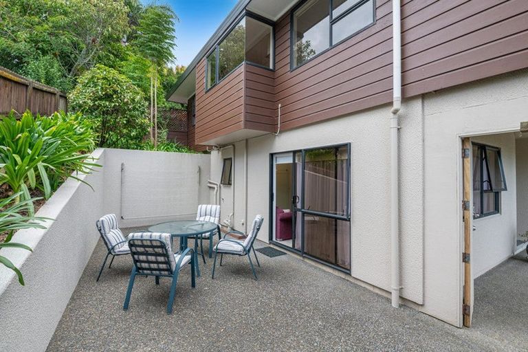 Photo of property in 32 Unsworth Drive, Unsworth Heights, Auckland, 0632