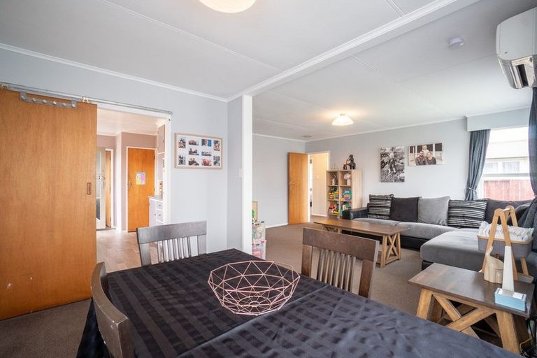 Photo of property in 32 Rhodes Drive, Kelvin Grove, Palmerston North, 4414