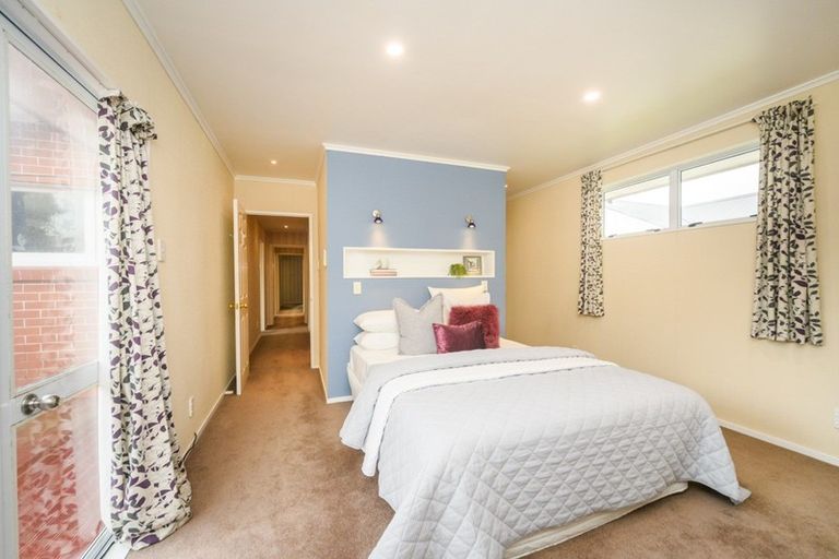 Photo of property in 22 Surrey Crescent, Hokowhitu, Palmerston North, 4410