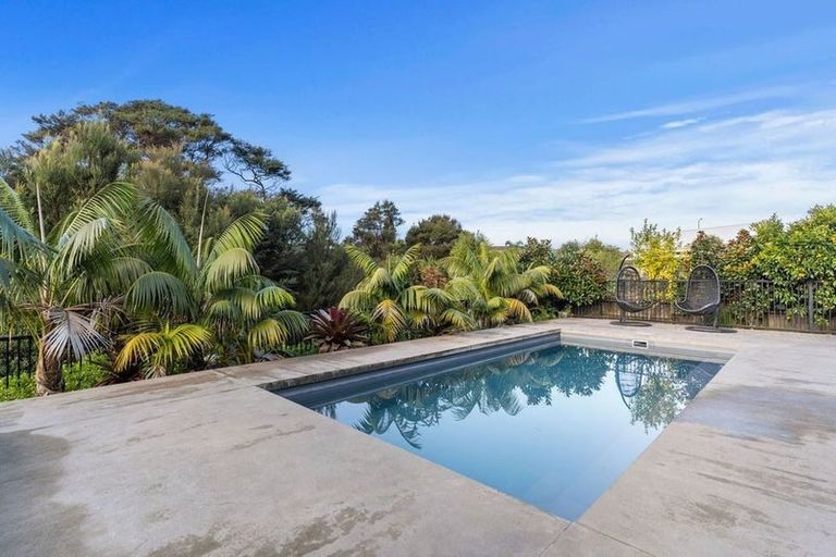 Photo of property in 284e Schnapper Rock Road, Schnapper Rock, Auckland, 0632