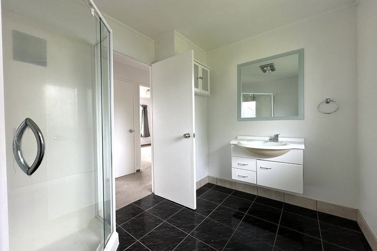 Photo of property in 146 Lynn Road, Bayview, Auckland, 0629