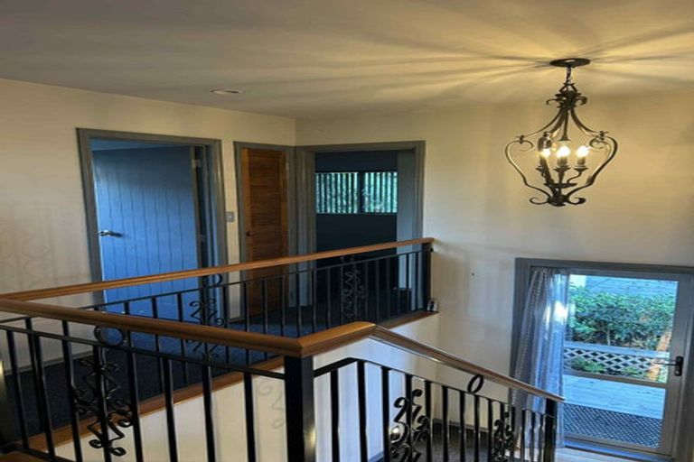 Photo of property in 14 Bush View Lane, Northcote Point, Auckland, 0627