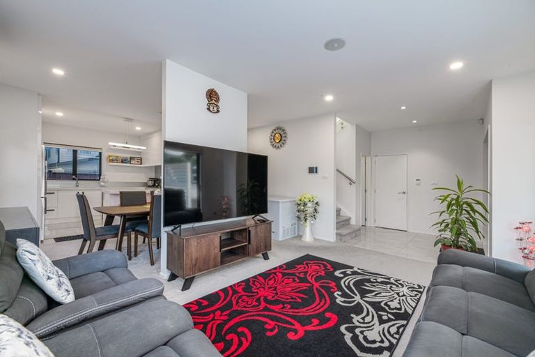 Photo of property in 5a Woodside Road, Massey, Auckland, 0614