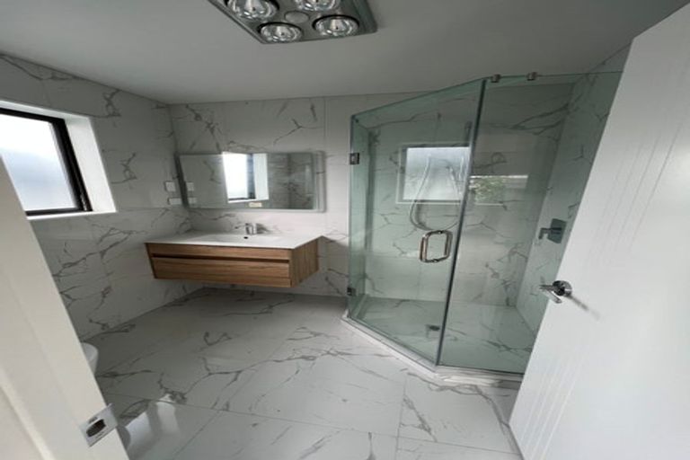 Photo of property in 9 Ti Kouka Place, Te Atatu Peninsula, Auckland, 0610