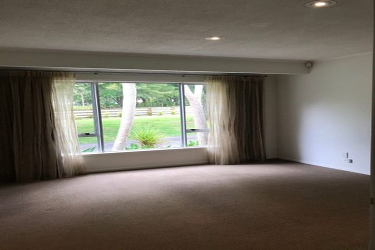 Photo of property in 79 Tawa Road, Kumeu, 0891