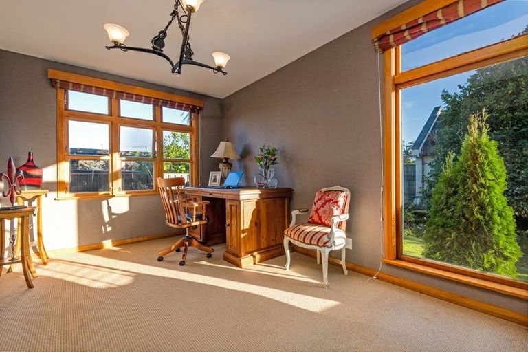 Photo of property in 15 Montgomery Terrace, Hokowhitu, Palmerston North, 4410