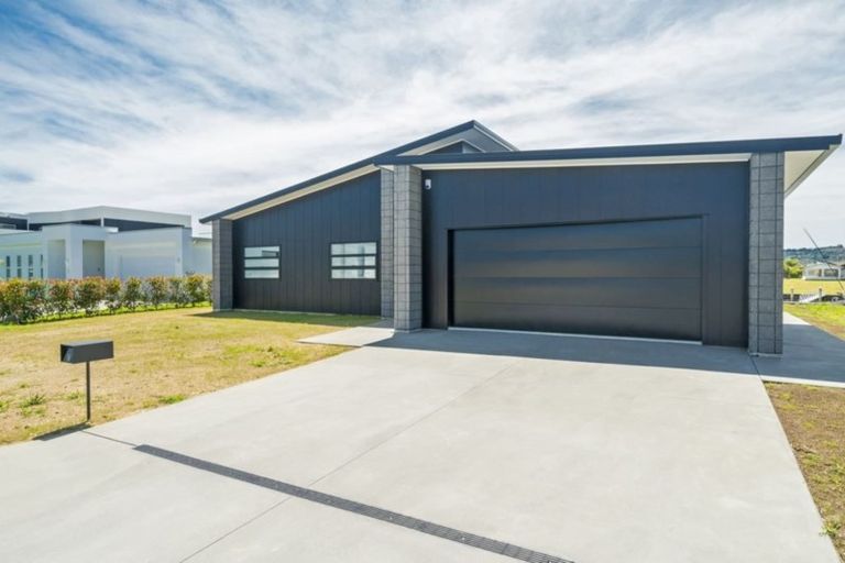 Photo of property in 14 Lady Jocelyn Place, Whitianga, 3510