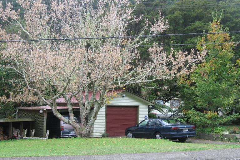 Photo of property in 11 Elmslie Road, Pinehaven, Upper Hutt, 5019