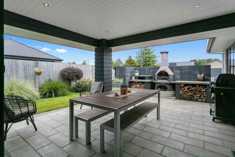 Photo of property in 33 Tulip Drive, Cambridge, 3434