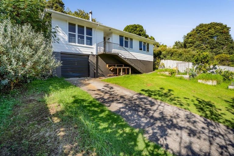 Photo of property in 13 Brixham Place, Merrilands, New Plymouth, 4312
