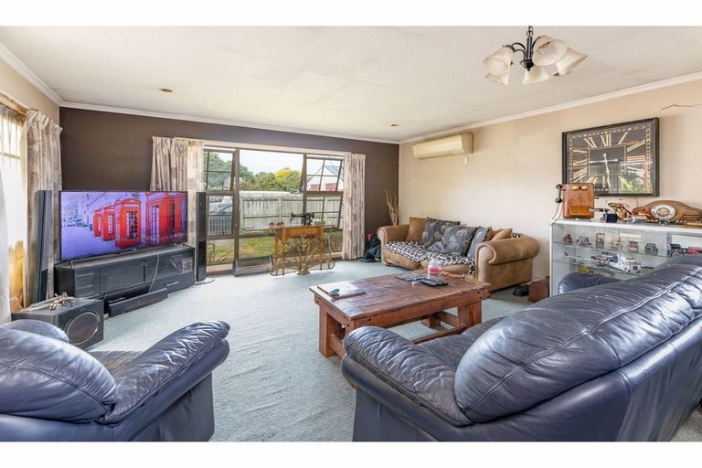 Photo of property in 60 Main North Road, Woodend, 7610