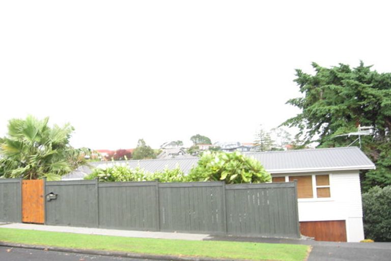 Photo of property in 8 Cheriton Road, Mellons Bay, Auckland, 2014