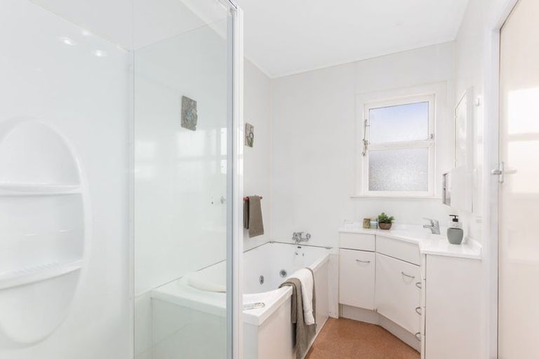 Photo of property in 21 Wellington Road, Wainuiomata, Lower Hutt, 5014