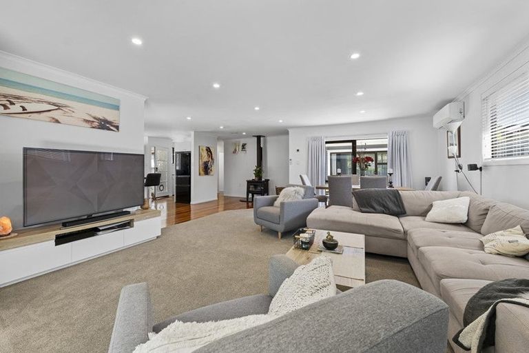 Photo of property in 14 Bromley Place, Westown, New Plymouth, 4310