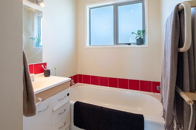 Photo of property in 6 Sole Avenue, Bell Block, New Plymouth, 4312