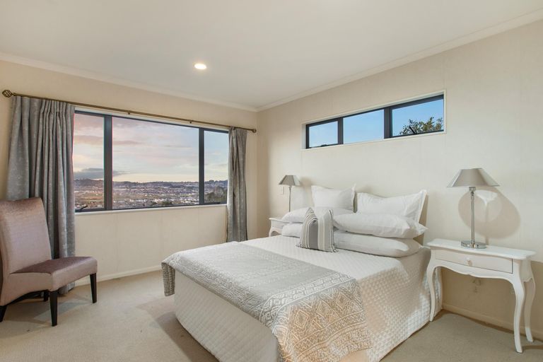 Photo of property in 132 Redoubt Road, Goodwood Heights, Auckland, 2105