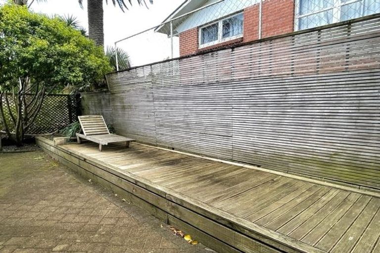 Photo of property in 15 Walpole Avenue, Hillpark, Auckland, 2102