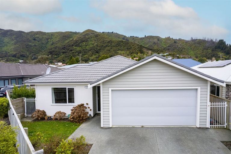 Photo of property in 31 Henrietta Maxwell Grove, Wainuiomata, Lower Hutt, 5014