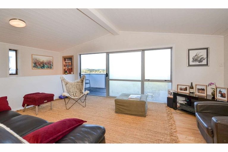 Photo of property in 84 Doves Bay Road, Kerikeri, 0294