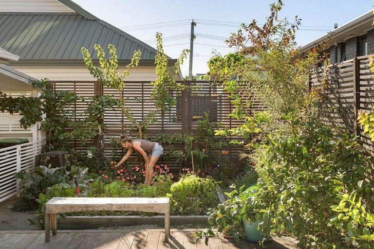 Photo of property in 2/563 Maunganui Road, Mount Maunganui, 3116