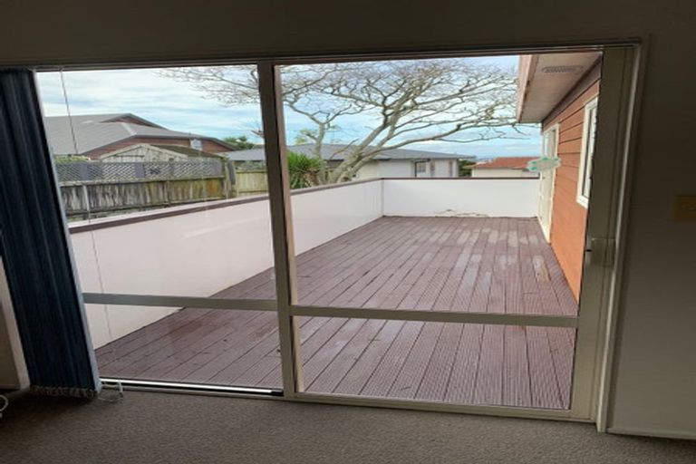 Photo of property in 5 St Thomas More Lane, Glenfield, Auckland, 0629