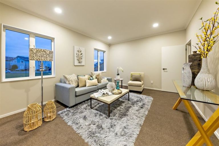 Photo of property in 8 Warbler Crescent, Papakura, 2110