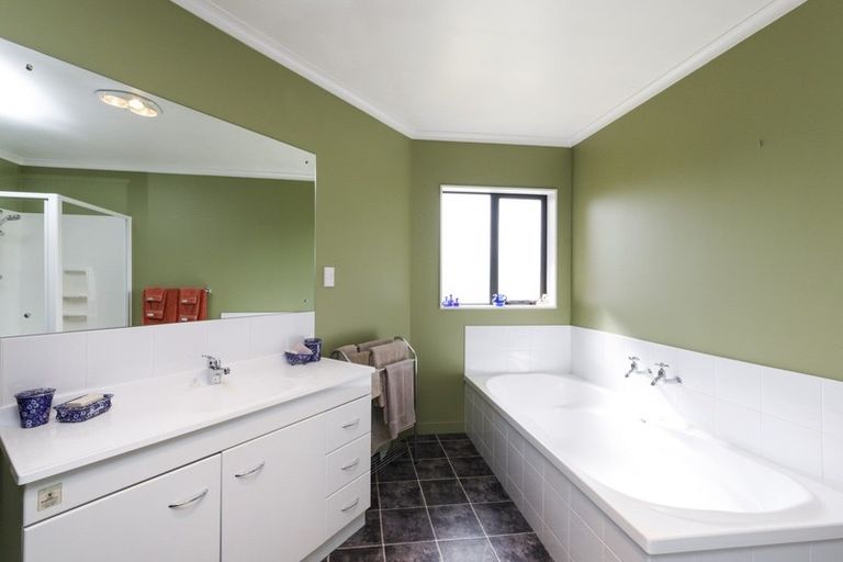 Photo of property in 689 Makerua Road, Tokomaru, Palmerston North, 4474