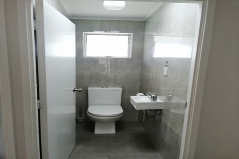 Photo of property in 68 Hutchinsons Road, Bucklands Beach, Auckland, 2014