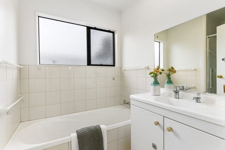 Photo of property in 1/13 Park Road, Glenfield, Auckland, 0629