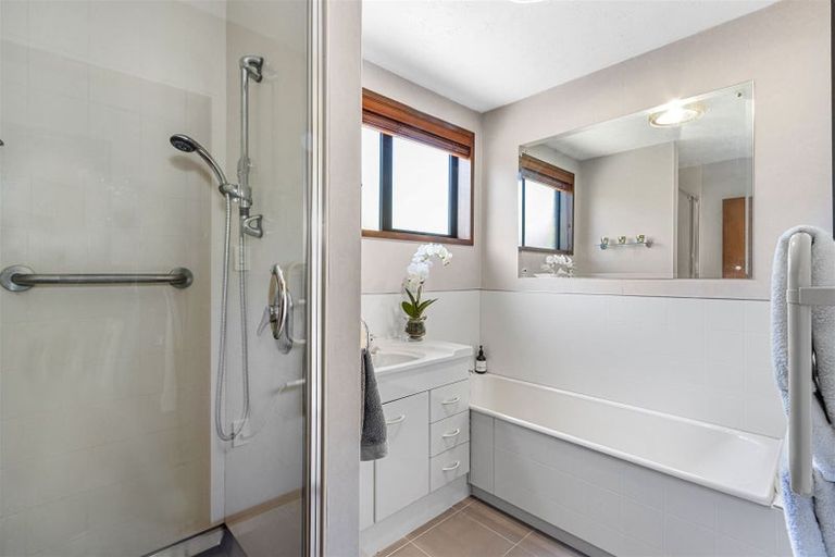 Photo of property in 15 Crosdale Place, Burnside, Christchurch, 8042