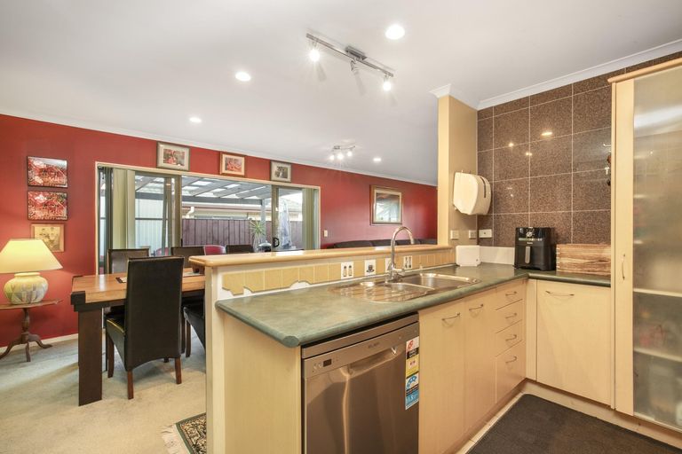 Photo of property in 37 Ironstone Place, Randwick Park, Auckland, 2105