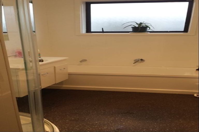 Photo of property in 4 Oakfield Street, Burnside, Christchurch, 8053