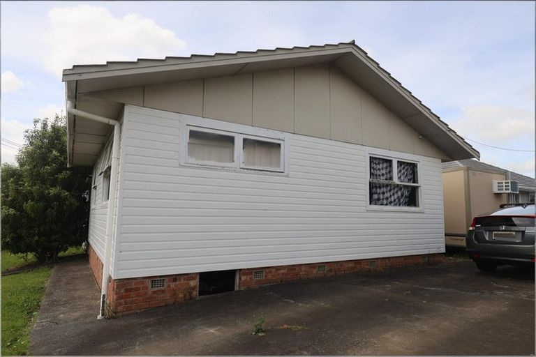 Photo of property in 2 Halswell Street, Mangere East, Auckland, 2024